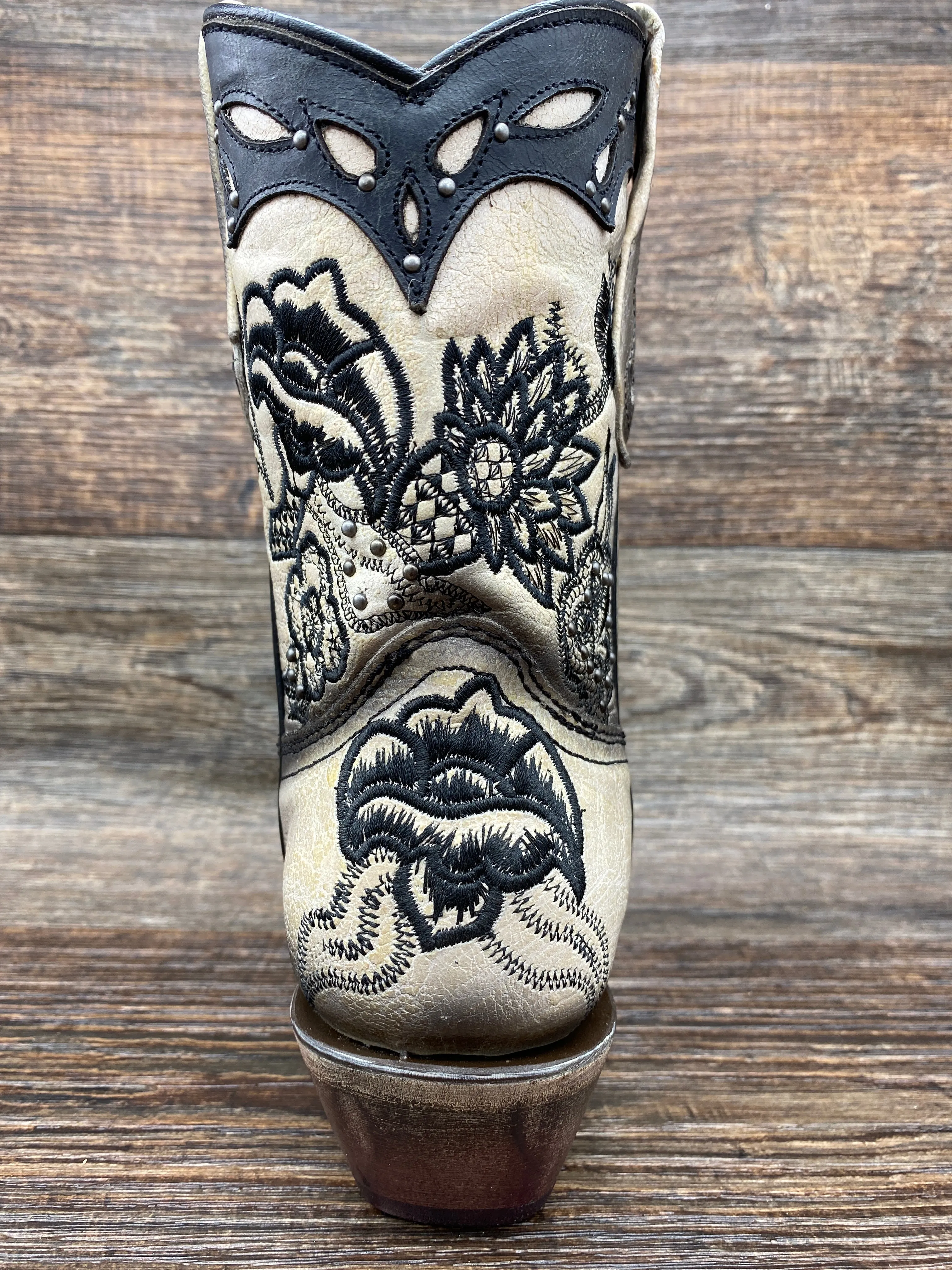 a4159 Ladies Black & White Embroidered Snip Toe Western Boot by Corral