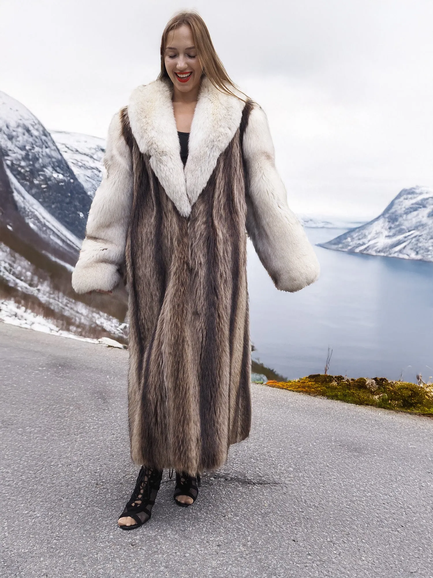 Elegant Raccoon and Fox Fur Coat with Shawl Collar – Timeless Luxury & Warmth