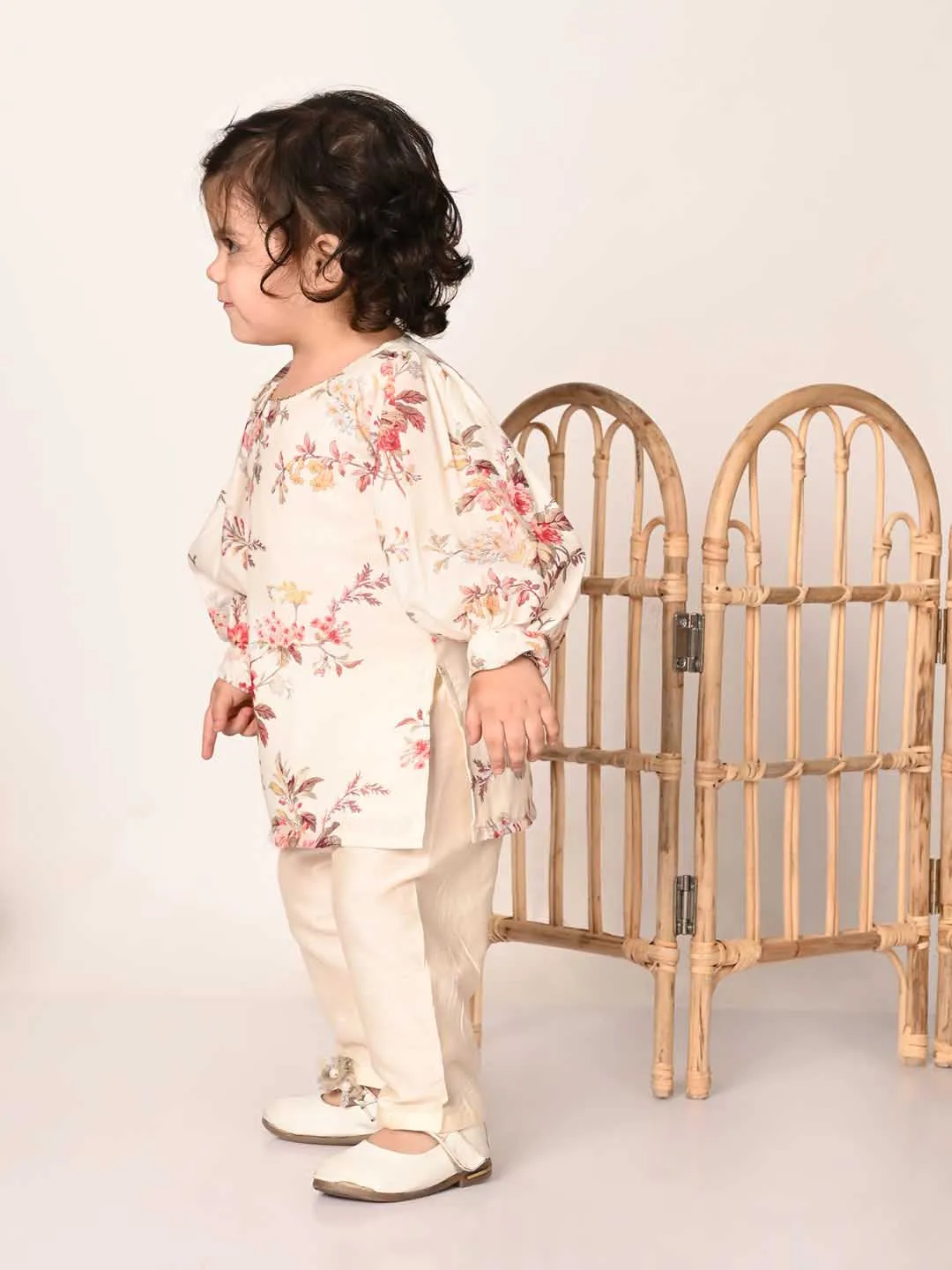 Jashvi SISHU Girls Cream Floral Print Kurta Pyjama Set