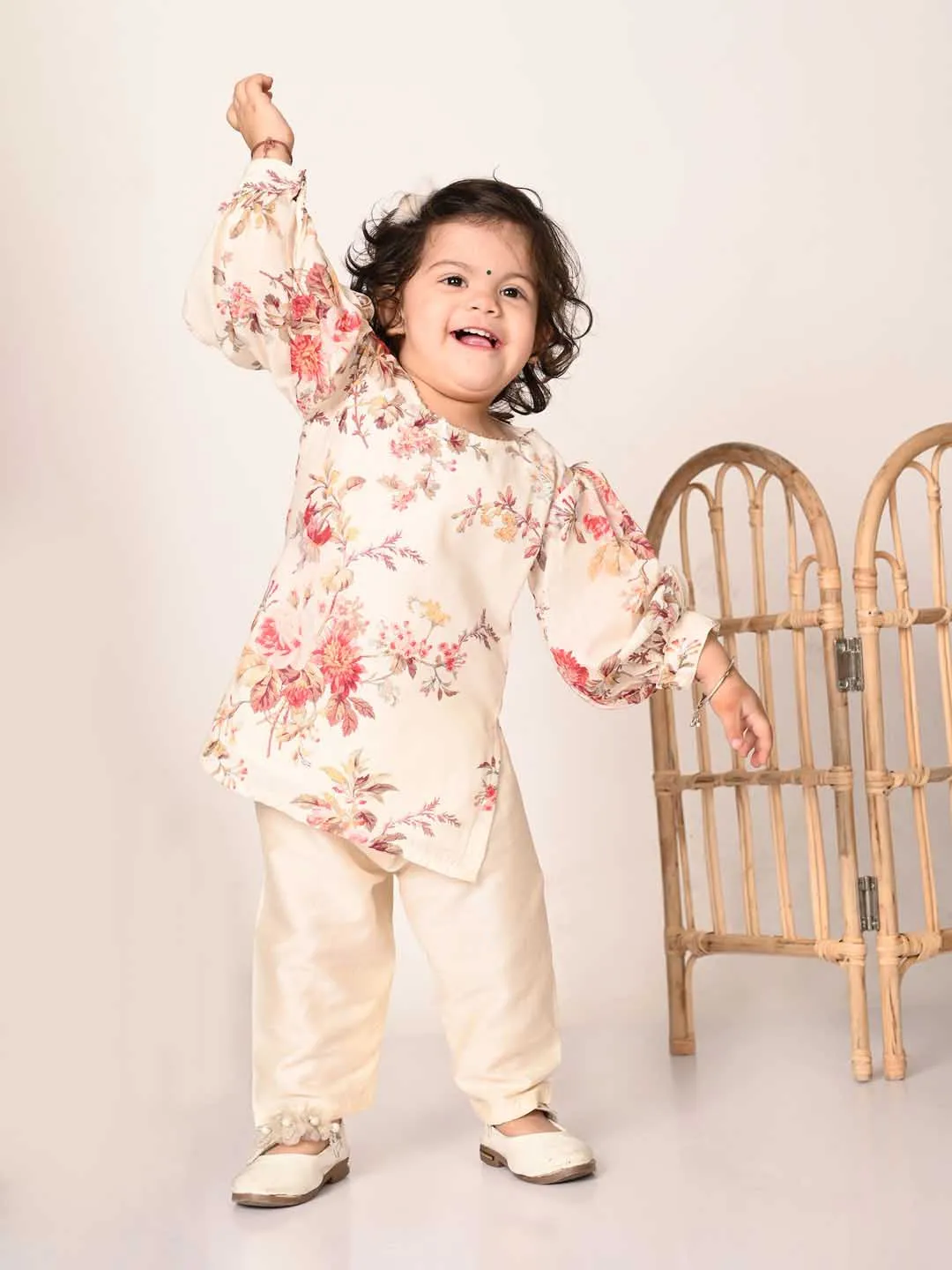 Jashvi SISHU Girls Cream Floral Print Kurta Pyjama Set