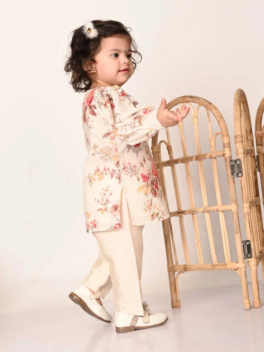 Jashvi SISHU Girls Cream Floral Print Kurta Pyjama Set