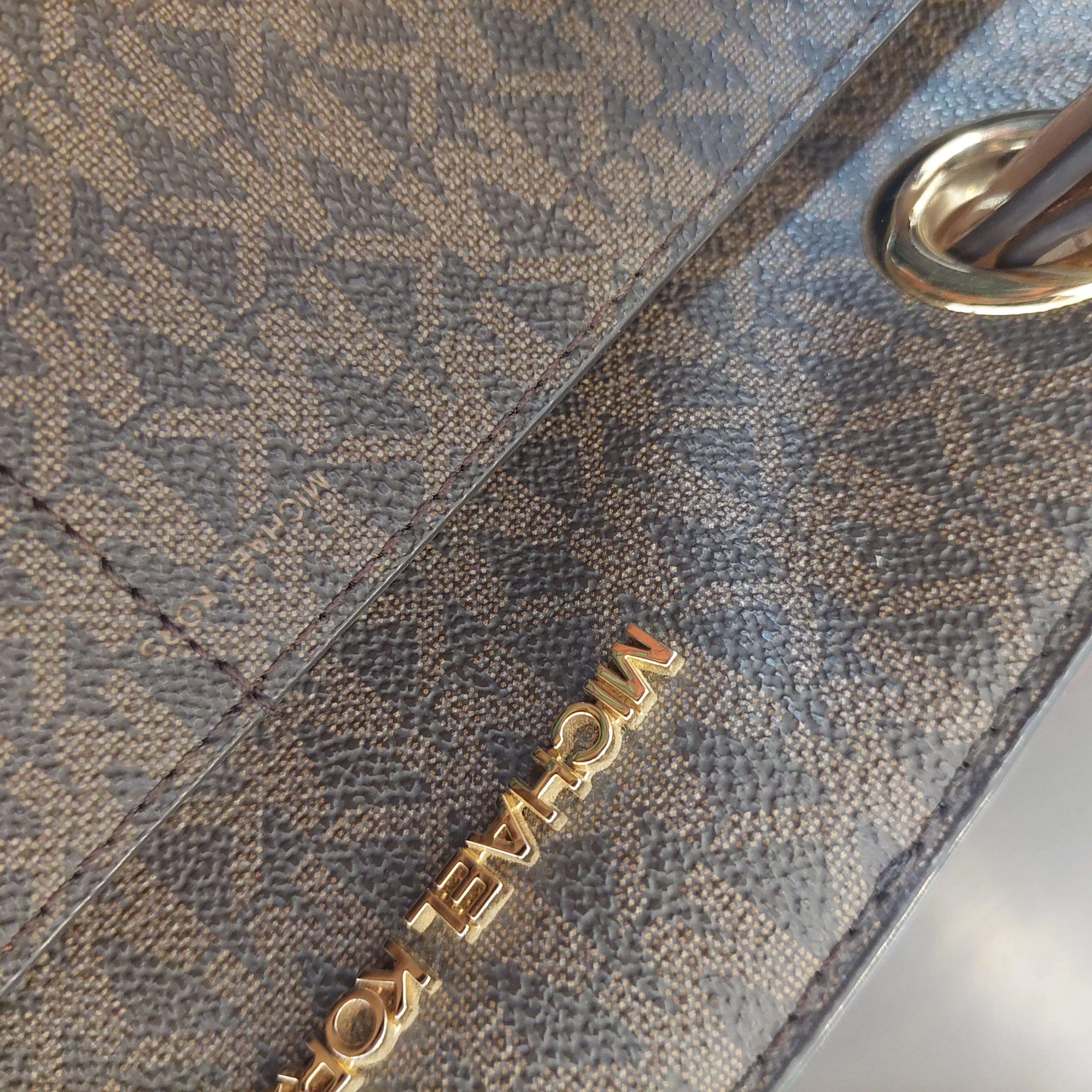 Pre-Loved Treasures - Michael Kors Monogram Large Jet Set Commuter Tote | Gently Used